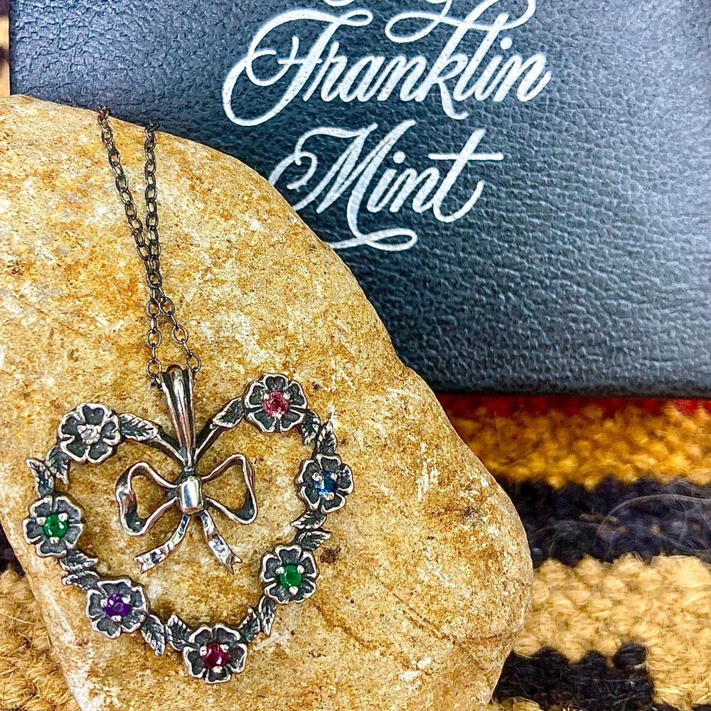 Franklin Mint Holiday 1982 Heart Necklace
